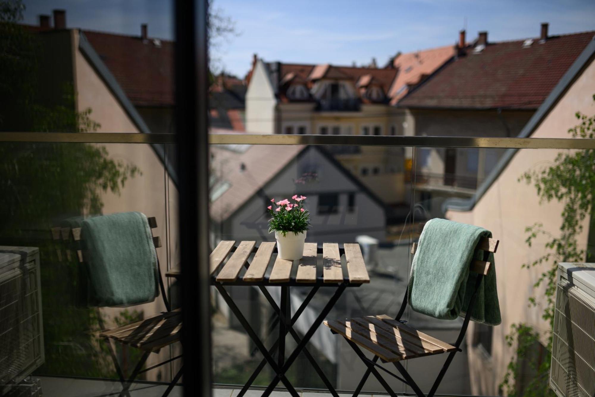 Domino Suite Eger Exterior photo